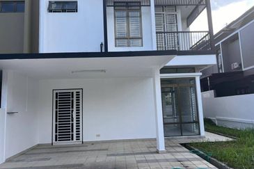 Unblock View Double storey Cluster @ Setia tropika