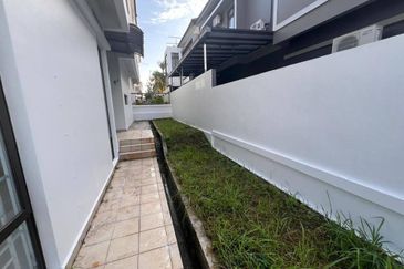 Unblock View Double storey Cluster @ Setia tropika