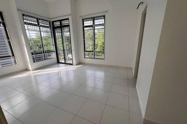 Unblock View Double storey Cluster @ Setia tropika