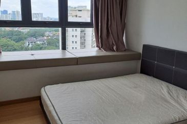 Baypoint @ Country Garden Danga Bay