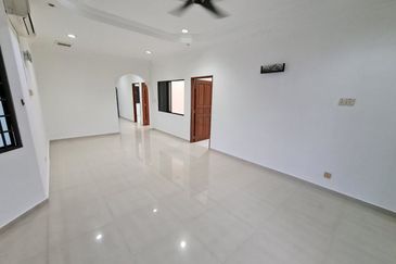 Gelang Patah Single Storey Terrace Corner Lot For Sale  （Near Gelang Patah Bus Stop)