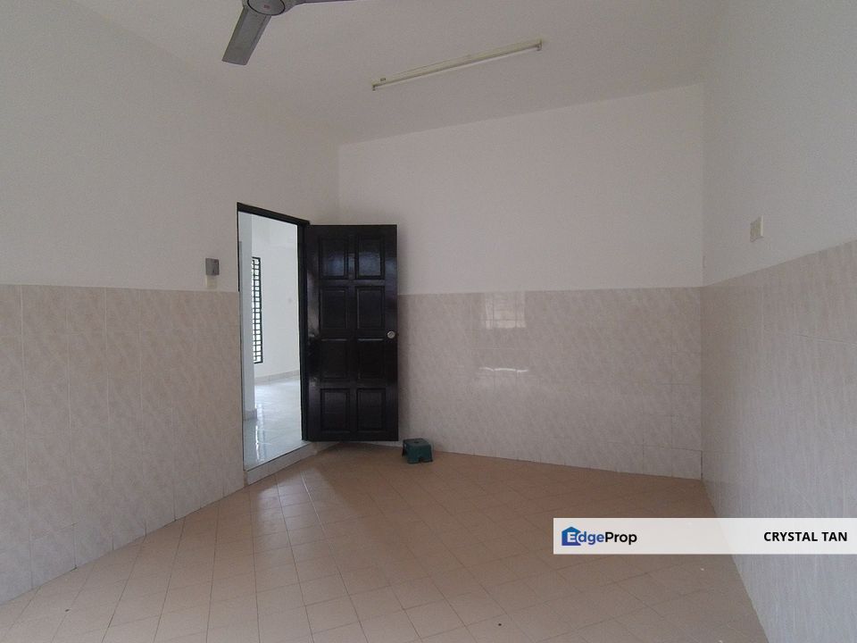 Skudai 士古来稀有Semi-D单位 Double Storey Semi-d House (End Lot with land), Johor, Skudai
