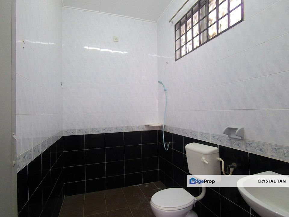 Skudai 士古来稀有Semi-D单位 Double Storey Semi-d House (End Lot with land), Johor, Skudai