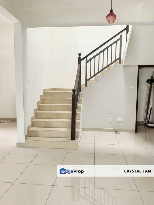 𝐓𝐚𝐦𝐚𝐧 𝐆𝐚𝐲𝐚 #高级区 📍【 大型双层田字屋 】旁边多余空地🌲 𝟔房𝟓厕 🔥 🌷很休闲 #𝟖分钟到𝐀𝐄𝐎𝐍 ‼️只需𝐑𝐌𝟏.𝟐𝟖𝐦, Johor, Ulu Tiram