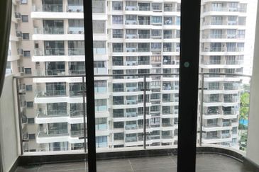 Baypoint @ Country Garden Danga Bay