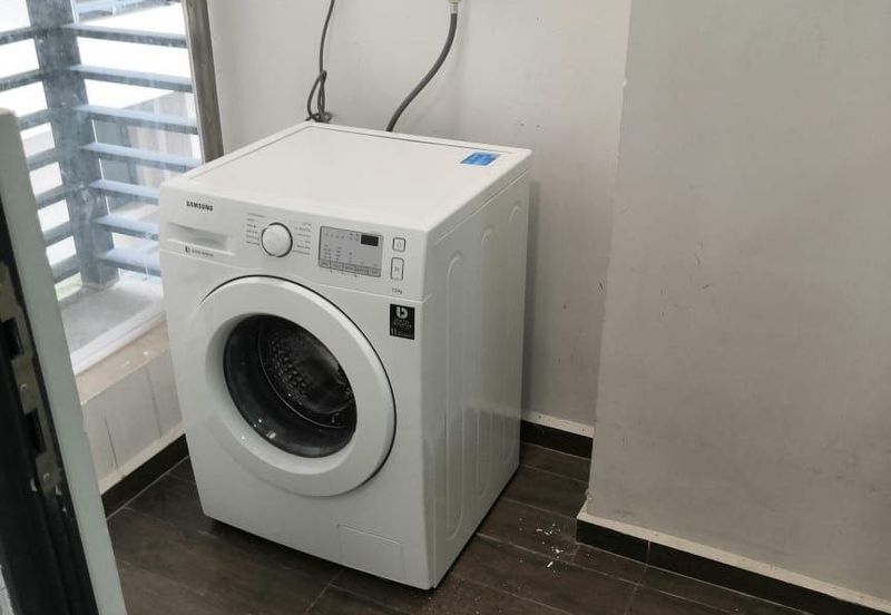 Baypoint @ Country Garden Danga Bay