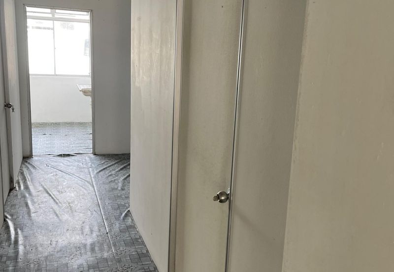 Kota Tinggi Town Area Nearby Famous Chain Nasi Kandar Restaurant 2nd Floor Shoplot with Partition Rooms  For Rent 🔥 🔥 🔥 