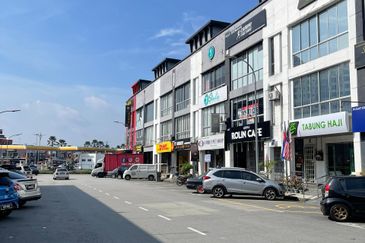 Kota Tinggi Town Area Nearby Famous Chain Nasi Kandar Restaurant 2nd Floor Shoplot with Partition Rooms  For Rent 🔥 🔥 🔥 