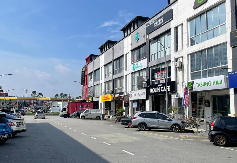 Kota Tinggi Town Area Nearby Famous Chain Nasi Kandar Restaurant 2nd Floor Shoplot with Partition Rooms  For Rent 🔥 🔥 🔥 