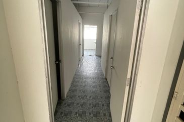 Kota Tinggi Town Area Nearby Famous Chain Nasi Kandar Restaurant 2nd Floor Shoplot with Partition Rooms  For Rent 🔥 🔥 🔥 