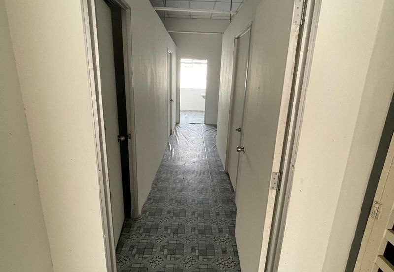 Kota Tinggi Town Area Nearby Famous Chain Nasi Kandar Restaurant 2nd Floor Shoplot with Partition Rooms  For Rent 🔥 🔥 🔥 