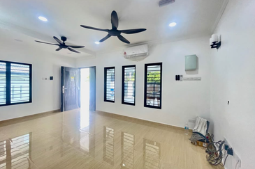 Jalan Suasana, Bandar Tun Hussein Onn