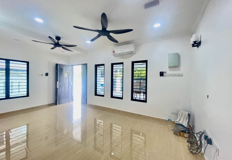 Jalan Suasana, Bandar Tun Hussein Onn