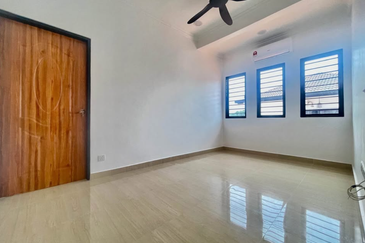 Jalan Suasana, Bandar Tun Hussein Onn