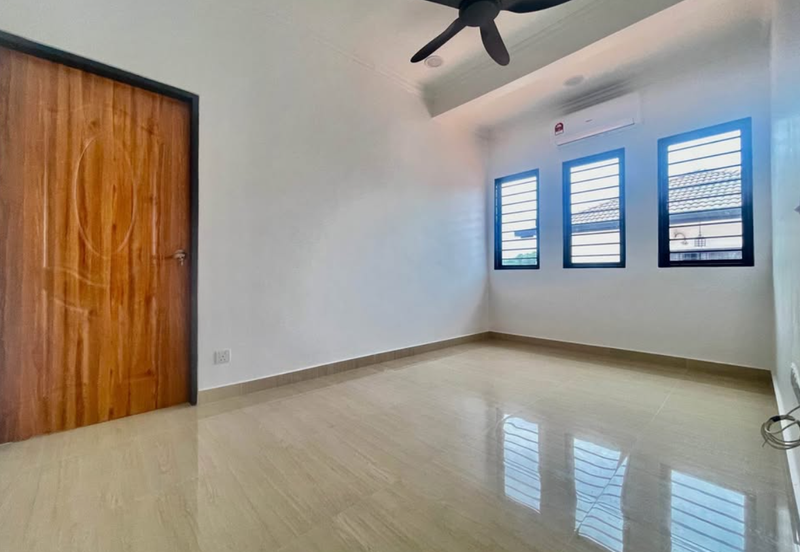 Jalan Suasana, Bandar Tun Hussein Onn