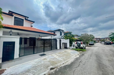 Jalan Suasana, Bandar Tun Hussein Onn