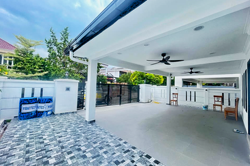 Jalan Suasana, Bandar Tun Hussein Onn