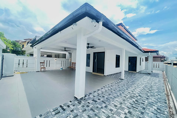 Jalan Suasana, Bandar Tun Hussein Onn