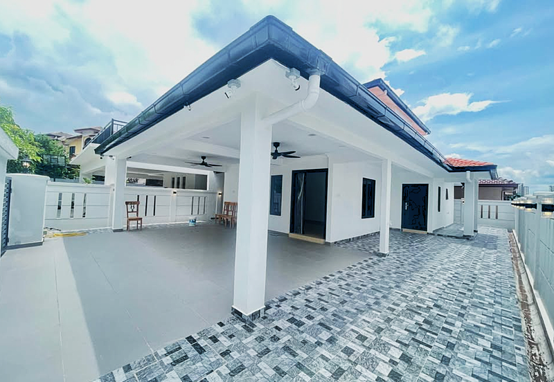 Jalan Suasana, Bandar Tun Hussein Onn