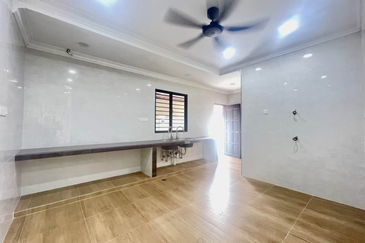 Jalan Suasana, Bandar Tun Hussein Onn