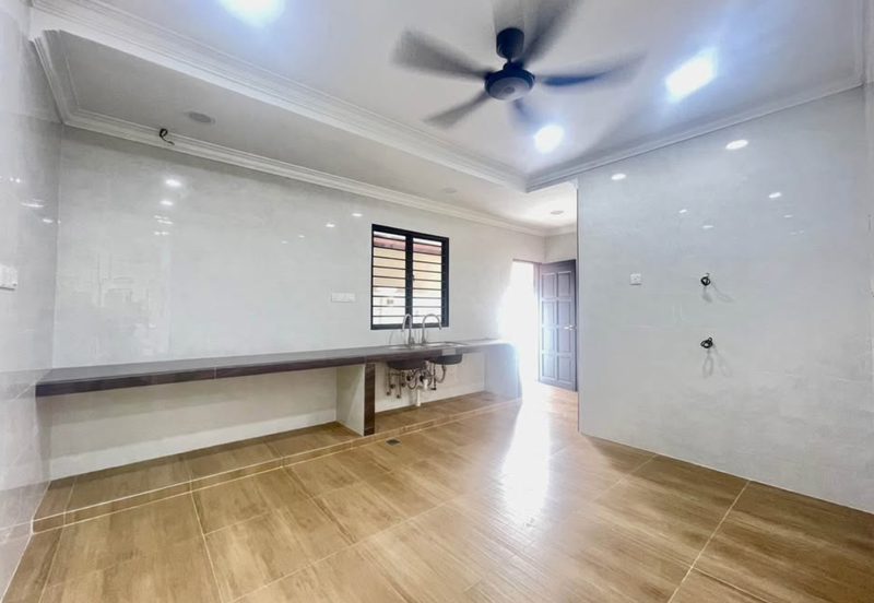 Jalan Suasana, Bandar Tun Hussein Onn