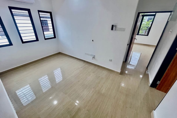 Jalan Suasana, Bandar Tun Hussein Onn