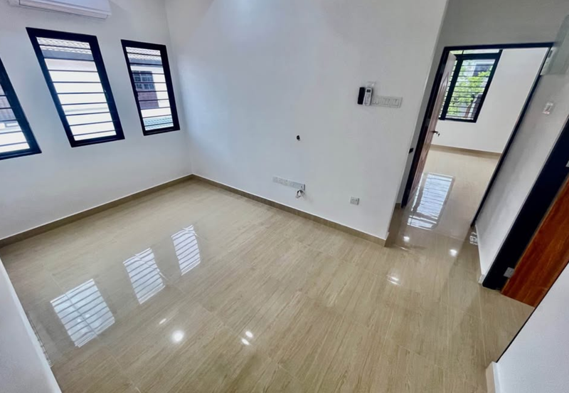 Jalan Suasana, Bandar Tun Hussein Onn