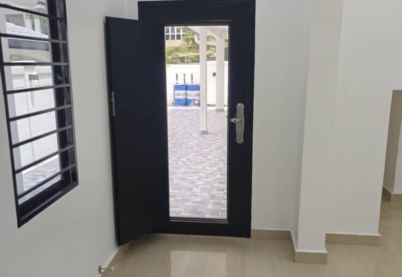 Jalan Suasana, Bandar Tun Hussein Onn