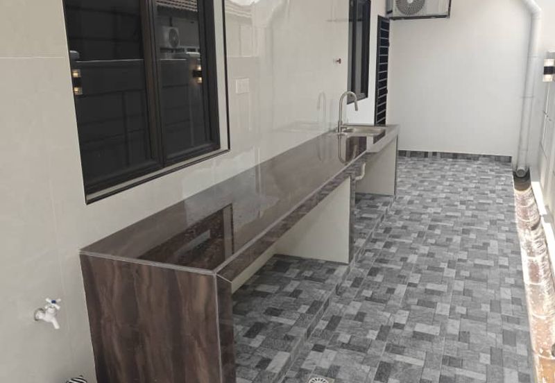 Jalan Suasana, Bandar Tun Hussein Onn