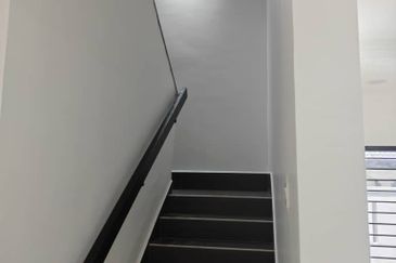 Jalan Suasana, Bandar Tun Hussein Onn