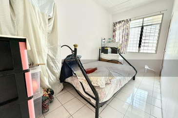 SALE @Double Storey 18x65, Taman Pinggiran Putra Equine Park , Seri Kembangan