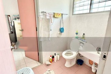 SALE @Double Storey 18x65, Taman Pinggiran Putra Equine Park , Seri Kembangan