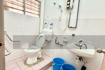 SALE @Double Storey 18x65, Taman Pinggiran Putra Equine Park , Seri Kembangan