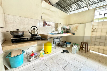 SALE @Double Storey 18x65, Taman Pinggiran Putra Equine Park , Seri Kembangan