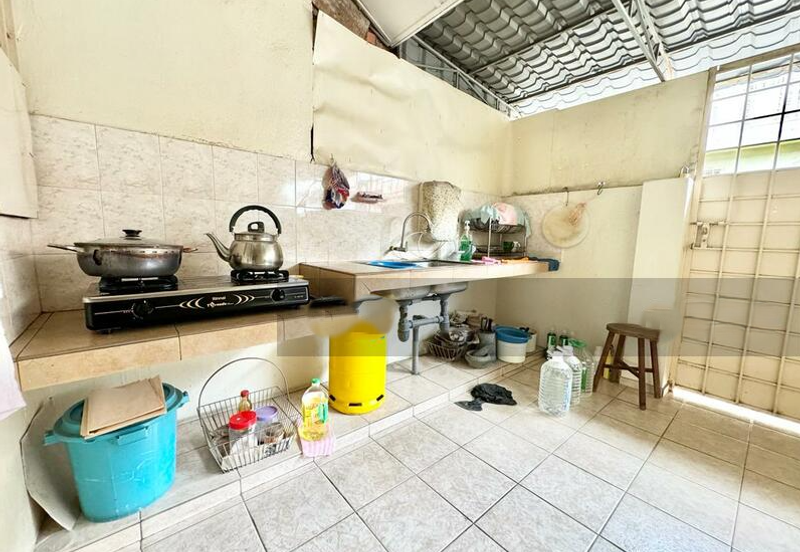 SALE @Double Storey 18x65, Taman Pinggiran Putra Equine Park , Seri Kembangan