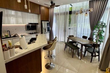 RENT @ LakeFields Reed 3 Story House Fully Furnished @ Sungai Besi , Tasik Damai KL