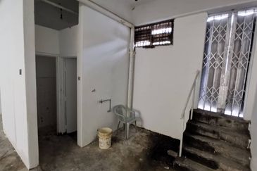 RENT @ Ground Floor Shoplot (22x70) At Jalan Lang Kuning, Kepong Baru