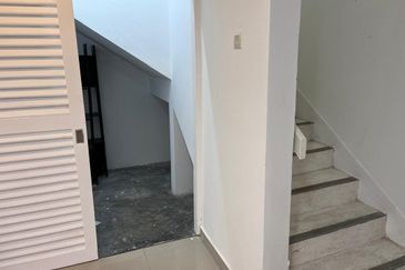 RENT @ 3-Storey Terrace @ Persiaran Syed Putra Taman Persiaran Putra, Seputeh KL