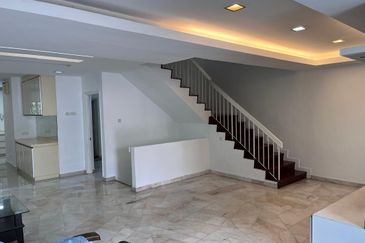 RENT @ 3-Storey Terrace @ Persiaran Syed Putra Taman Persiaran Putra, Seputeh KL