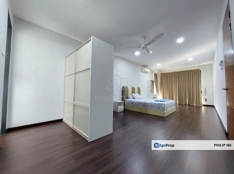 RENT @ FREEHOLD 3 Storey Semi-D House Taman Saujana Suria, Kajang, Selangor, Kajang