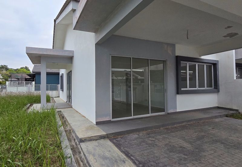 SALE [Corner Lot] Single Storey @ Mahkota Hills, Lenggeng, Negeri Sembilan 