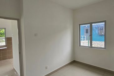 SALE [Corner Lot] Single Storey @ Mahkota Hills, Lenggeng, Negeri Sembilan 