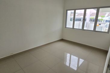 SALE [Corner Lot] Single Storey @ Mahkota Hills, Lenggeng, Negeri Sembilan 