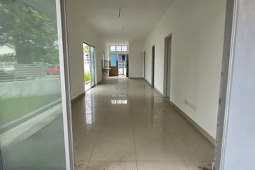 SALE [Corner Lot] Single Storey @ Mahkota Hills, Lenggeng, Negeri Sembilan 