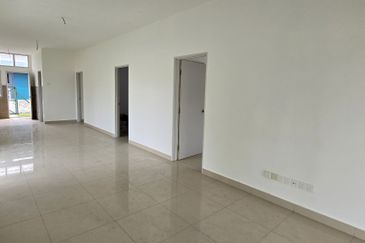 SALE [Corner Lot] Single Storey @ Mahkota Hills, Lenggeng, Negeri Sembilan 