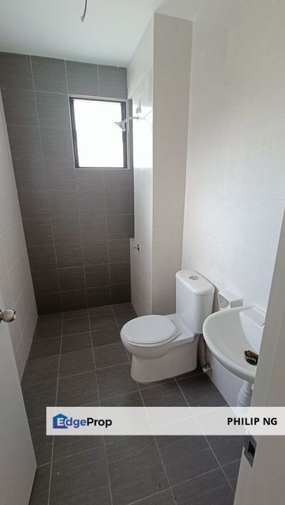 SALE @ END LOT Tmn Akasia Semenyih Townhouse 3 Rooms Freehold Near Nottingham University, Selangor, Semenyih