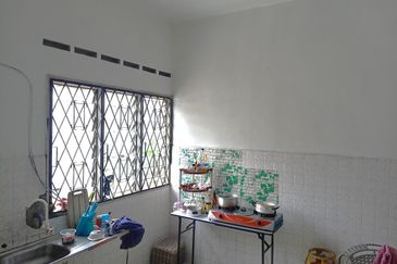 Taman Wangi (Tepi Sungai)