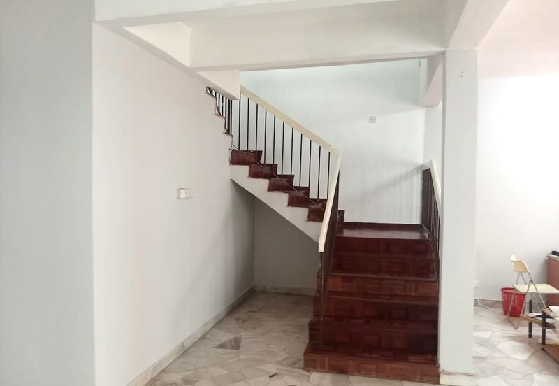 Taman Wangi (Tepi Sungai)