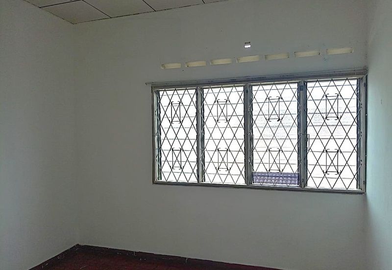 Taman Wangi (Tepi Sungai)