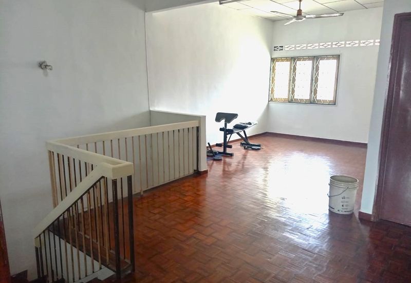 Taman Wangi (Tepi Sungai)